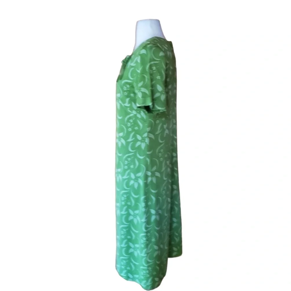 1960s‎ British Lady Green Floral Double Knit Poly/C